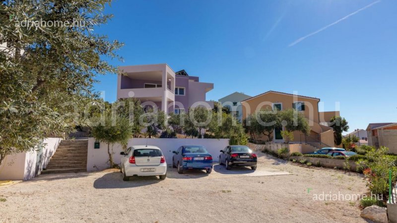  Rogoznica környéke - Apartmanház 5 új lakással 2 sorban 