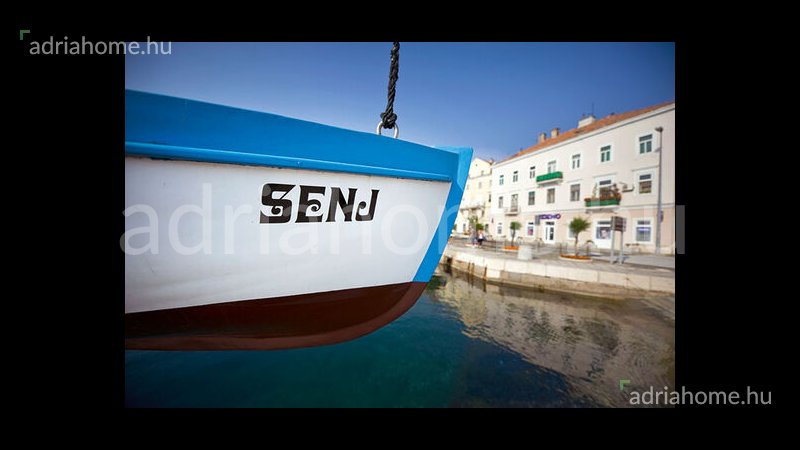 Senj - Lijepo renoviran dvoetažni stan u staroj gradskoj jezgri