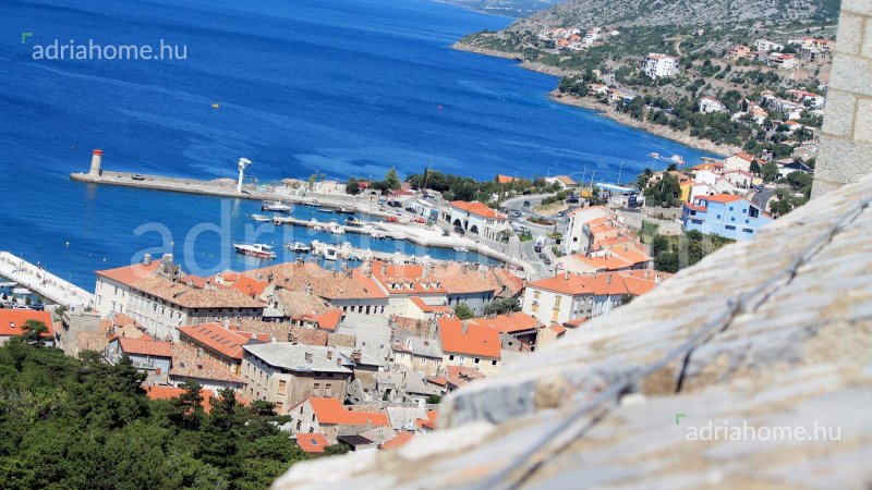 Senj - Lijepo renoviran dvoetažni stan u staroj gradskoj jezgri