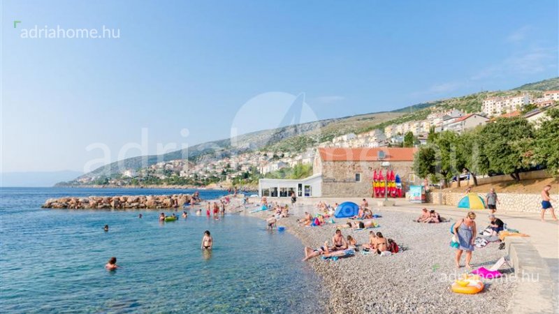Senj - Lijepo renoviran dvoetažni stan u staroj gradskoj jezgri
