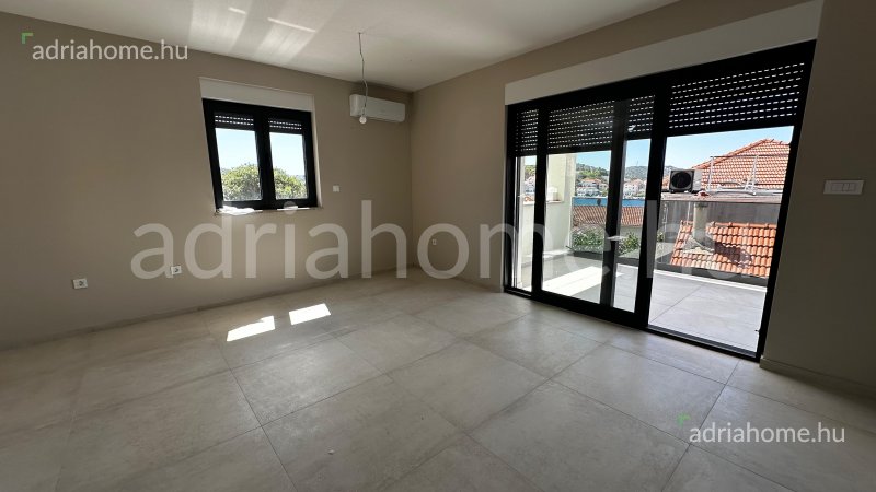 Rogoznica – Apartmani u novogradnji na vrhunskoj lokaciji blizu mora i otvorenim pogledom na more