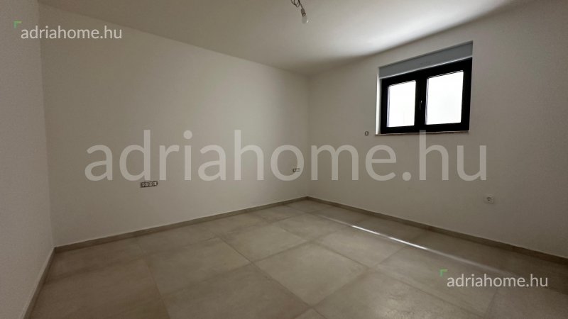 Rogoznica – Apartmani u novogradnji na vrhunskoj lokaciji blizu mora i otvorenim pogledom na more