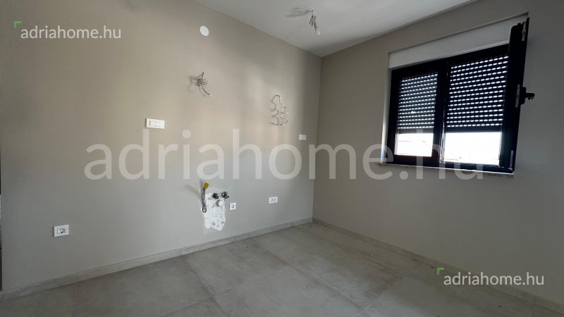 Rogoznica – Apartmani u novogradnji na vrhunskoj lokaciji blizu mora i otvorenim pogledom na more
