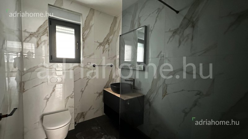 Rogoznica – Apartmani u novogradnji na vrhunskoj lokaciji blizu mora i otvorenim pogledom na more