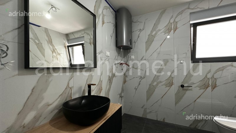 Rogoznica – Apartmani u novogradnji na vrhunskoj lokaciji blizu mora i otvorenim pogledom na more