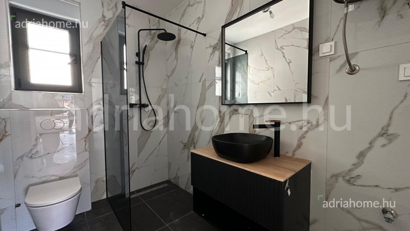 Rogoznica – Apartmani u novogradnji na vrhunskoj lokaciji blizu mora i otvorenim pogledom na more