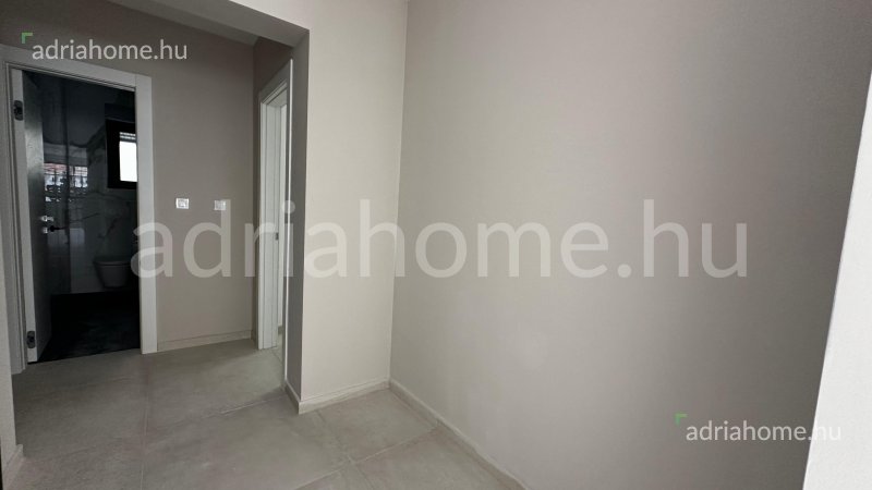 Rogoznica – Apartmani u novogradnji na vrhunskoj lokaciji blizu mora i otvorenim pogledom na more