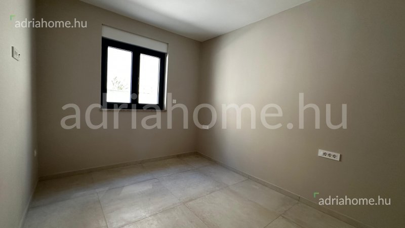 Rogoznica – Apartmani u novogradnji na vrhunskoj lokaciji blizu mora i otvorenim pogledom na more