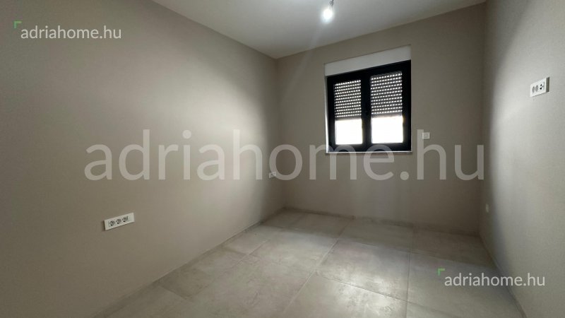 Rogoznica – Apartmani u novogradnji na vrhunskoj lokaciji blizu mora i otvorenim pogledom na more