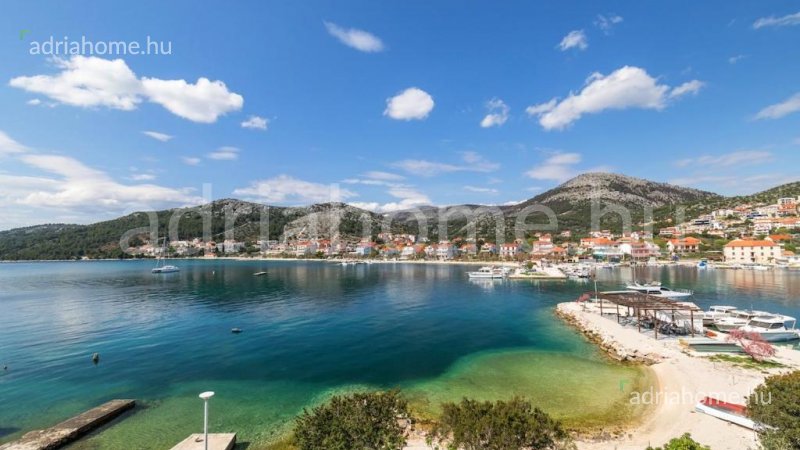 Okolica Trogira - Nova namještena vila na vrhunskoj lokaciji 1 red od mora