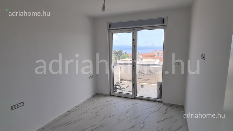 Čiovo – Apartments with swimming pool and roof terraces in a new building with a view