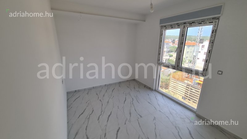 Čiovo – Újépítésű apartmanok úszómedencével, tetőteraszokkal és kilátással