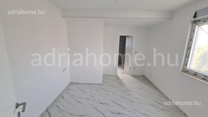 Čiovo – Újépítésű apartmanok úszómedencével, tetőteraszokkal és kilátással