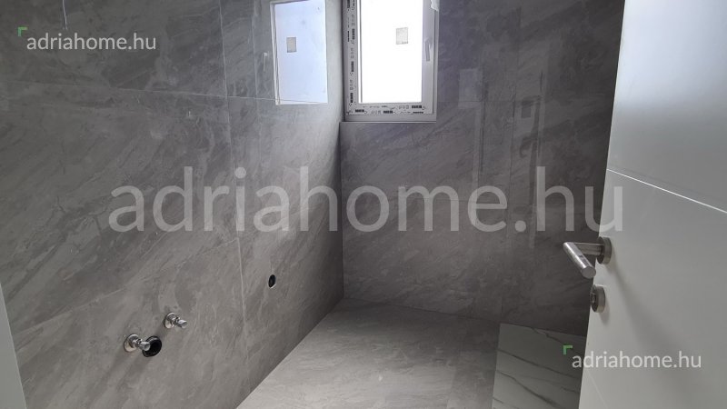 Čiovo – Újépítésű apartmanok úszómedencével, tetőteraszokkal és kilátással