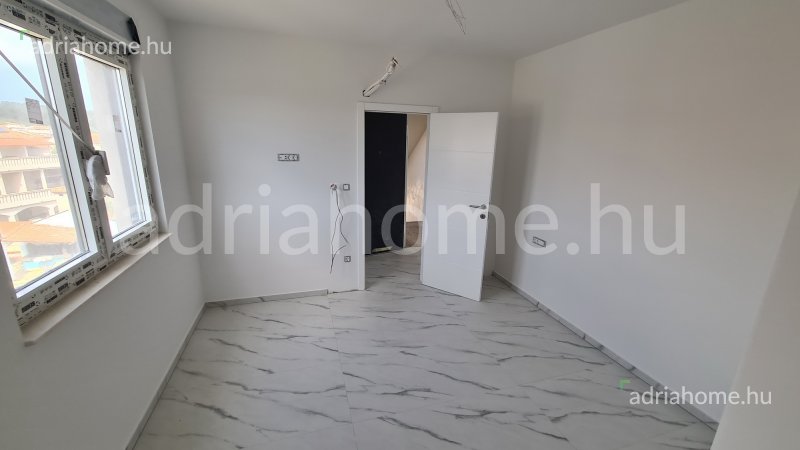 Čiovo – Újépítésű apartmanok úszómedencével, tetőteraszokkal és kilátással