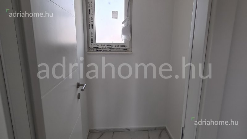 Čiovo – Újépítésű apartmanok úszómedencével, tetőteraszokkal és kilátással