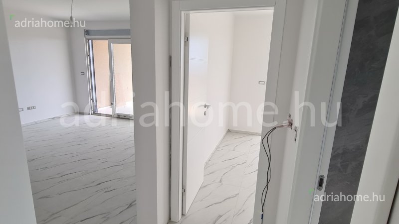 Čiovo – Újépítésű apartmanok úszómedencével, tetőteraszokkal és kilátással