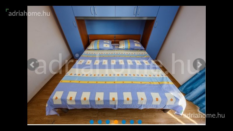Rogoznica - Vila sa 7 apartmana 50 metara od mora (drugi red).