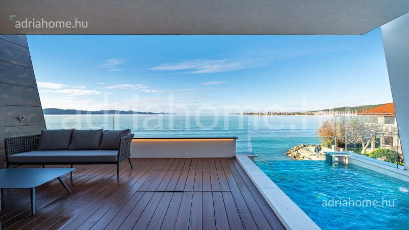 Zadar környéke  - Luxusapartmanok medencével első sorban a tengertől