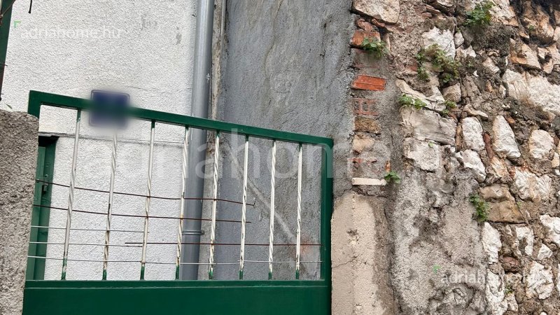 Šibenik – Felújítandó kőház az óvárosban
