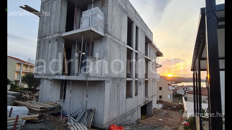 Čiovo - Új építésű, luxus penthouse apartmanok tetőterasszal és nyílt kilátással a tengerre 