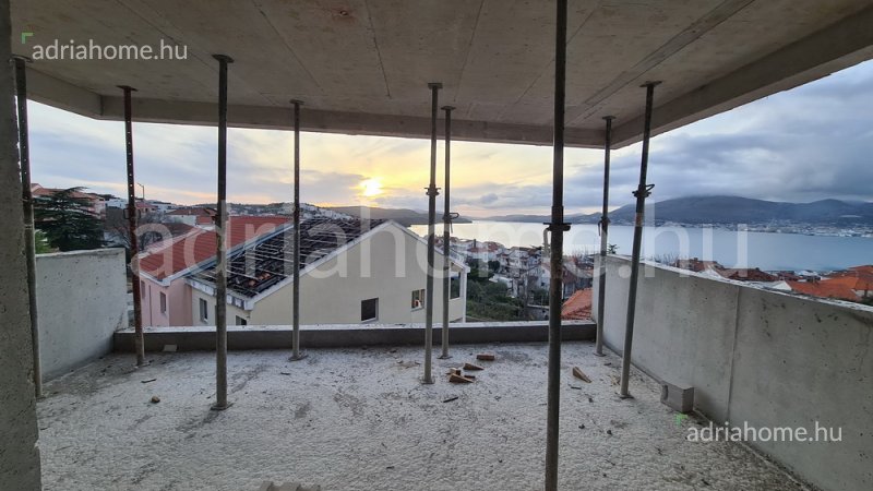Čiovo - Új építésű, luxus penthouse apartmanok tetőterasszal és nyílt kilátással a tengerre 