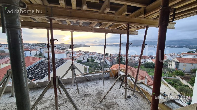 Čiovo - Új építésű, luxus penthouse apartmanok tetőterasszal és nyílt kilátással a tengerre 