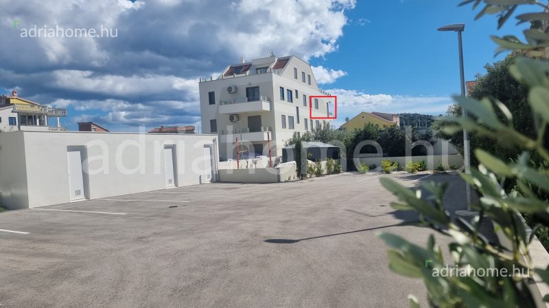 Rogoznica – Újépítésű apartmanok a város központjában