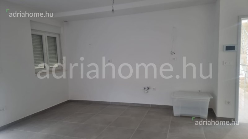 Rogoznica – Újépítésű apartmanok a város központjában
