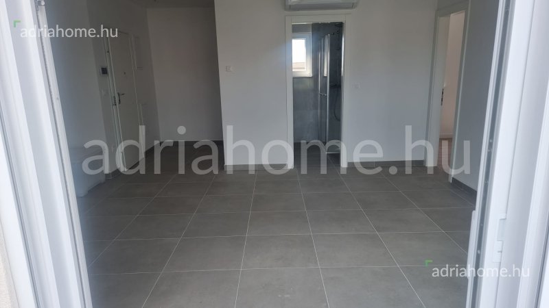 Rogoznica – Újépítésű apartmanok a város központjában