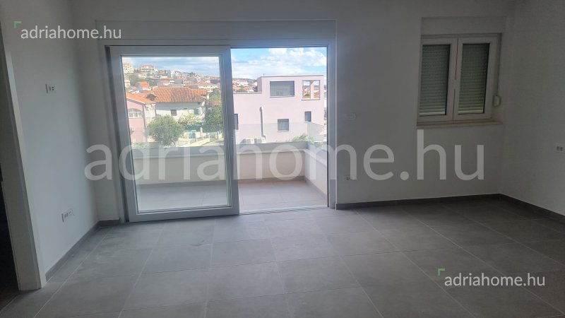 Rogoznica – Újépítésű apartmanok a város központjában