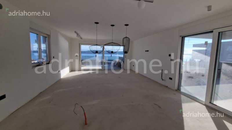 Trogir környéke - Luxus penthouse kilátással és medencével 