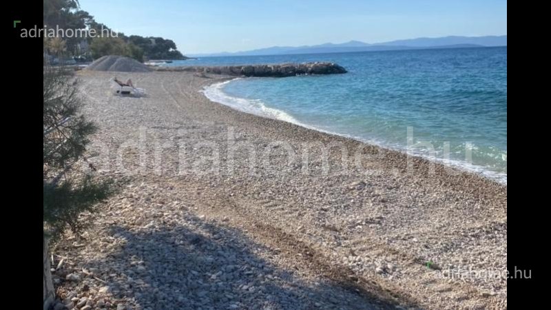 Brač Island - Villa with swimming pool, first row in the center of Sutivan