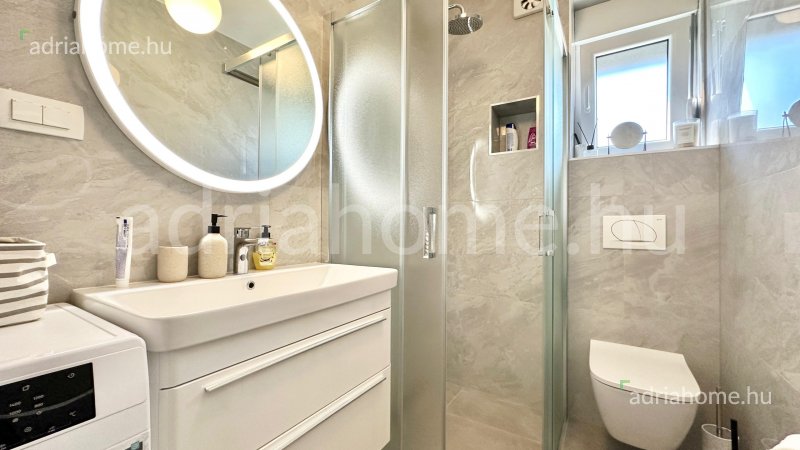 Čiovo - Penthouse apartmani sa krovnom terasom i jaccuzzijem 