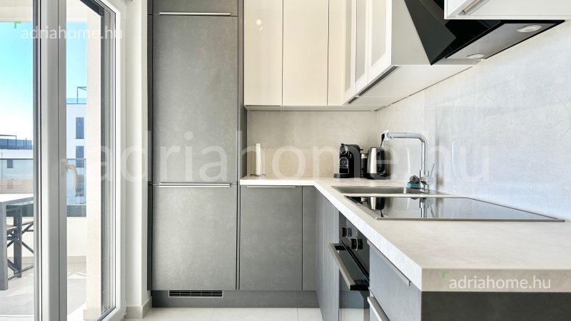 Čiovo - Penthouse apartmani sa krovnom terasom i jaccuzzijem 