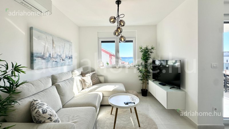 Čiovo - Penthouse apartmani sa krovnom terasom i jaccuzzijem 