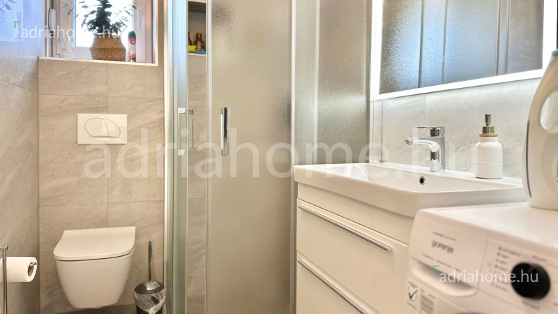 Čiovo - Penthouse apartmani sa krovnom terasom i jaccuzzijem 