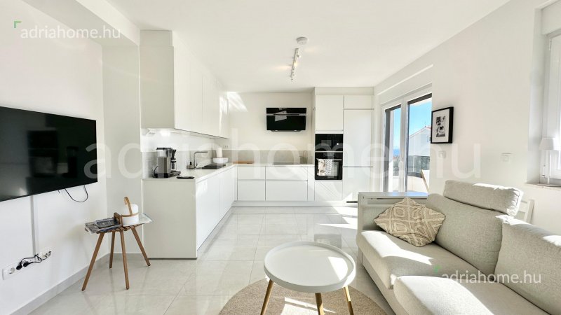 Čiovo - Penthouse apartmani sa krovnom terasom i jaccuzzijem 