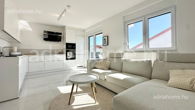 Čiovo - Penthouse apartmani sa krovnom terasom i jaccuzzijem 