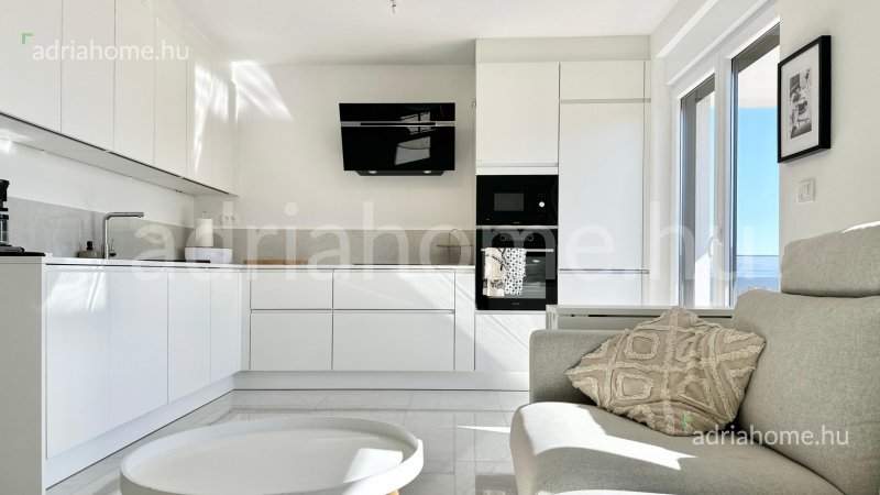 Čiovo - Penthouse apartmani sa krovnom terasom i jaccuzzijem 