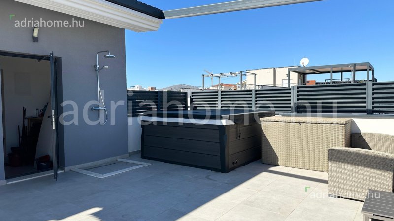 Čiovo - Penthouse apartmani sa krovnom terasom i jaccuzzijem 