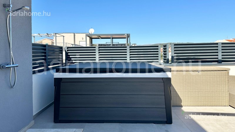Čiovo - Penthouse apartmani sa krovnom terasom i jaccuzzijem 