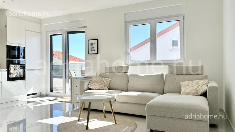 Čiovo - Penthouse apartmani sa krovnom terasom i jaccuzzijem 