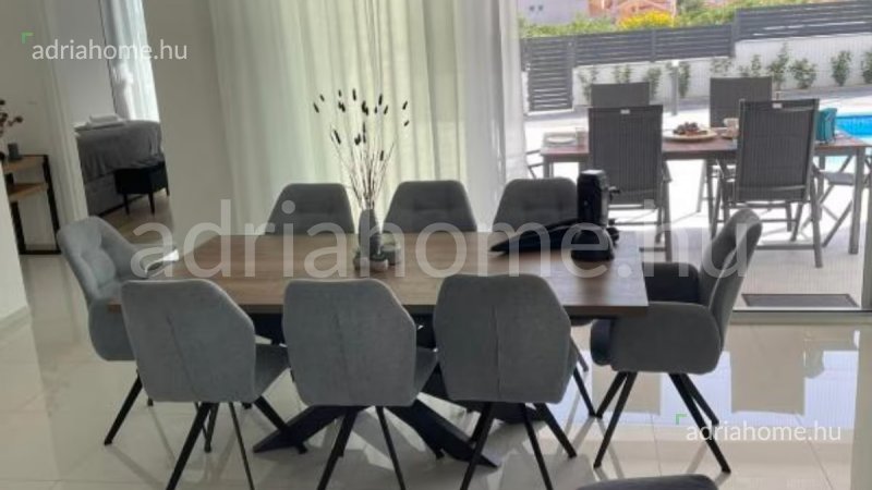 Vodice - Villa medencével