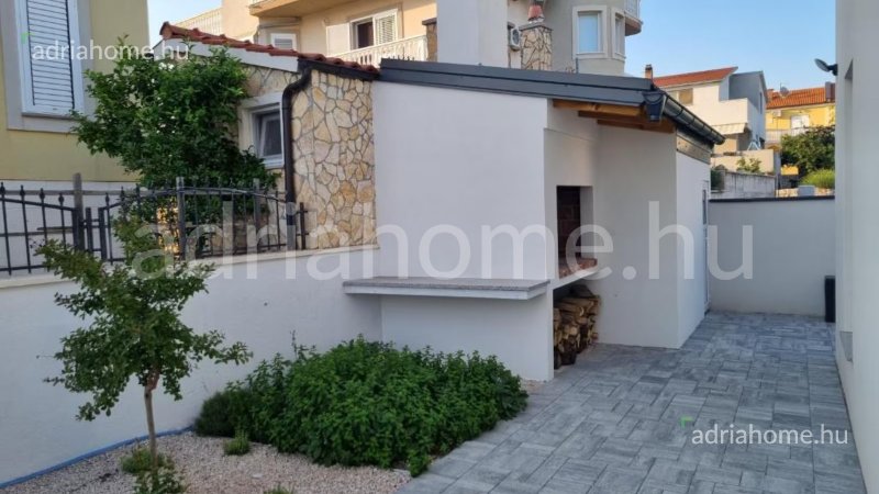 Vodice - Villa medencével