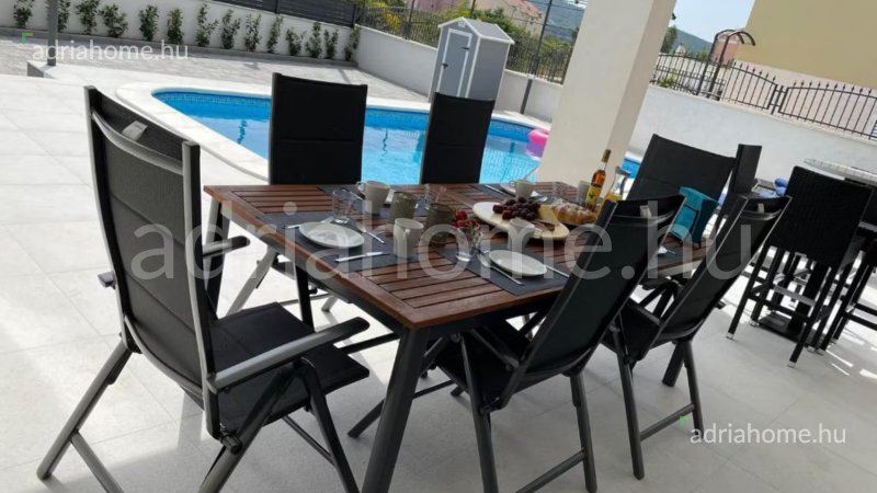 Vodice - Villa medencével