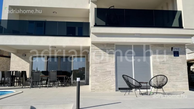 Vodice - Villa medencével