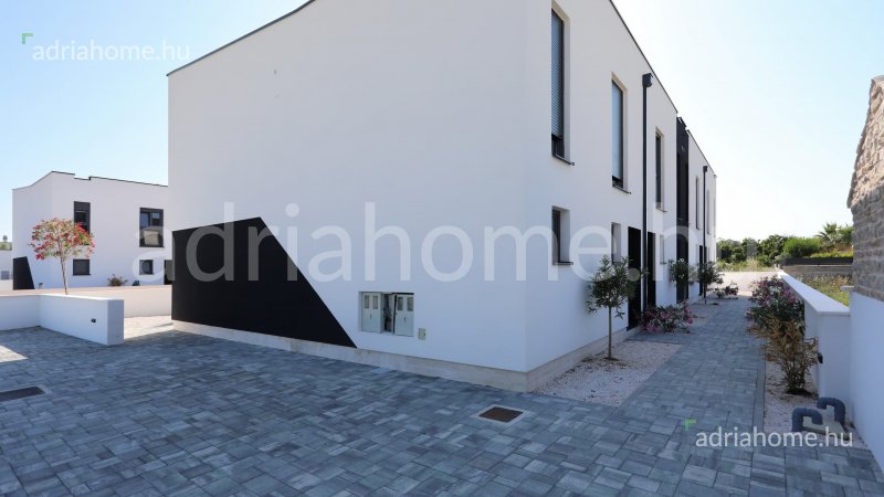Zadar, Privlaka - Új, kétszintes lakások a tenger közelében