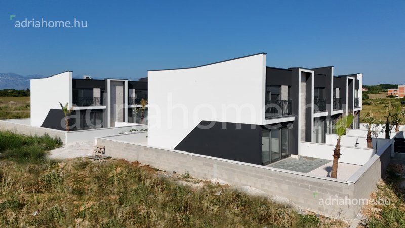 Zadar, Privlaka - Új, kétszintes lakások a tenger közelében