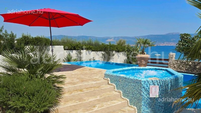 Čiovo – House with a swimming pool by the sea with access to the beach